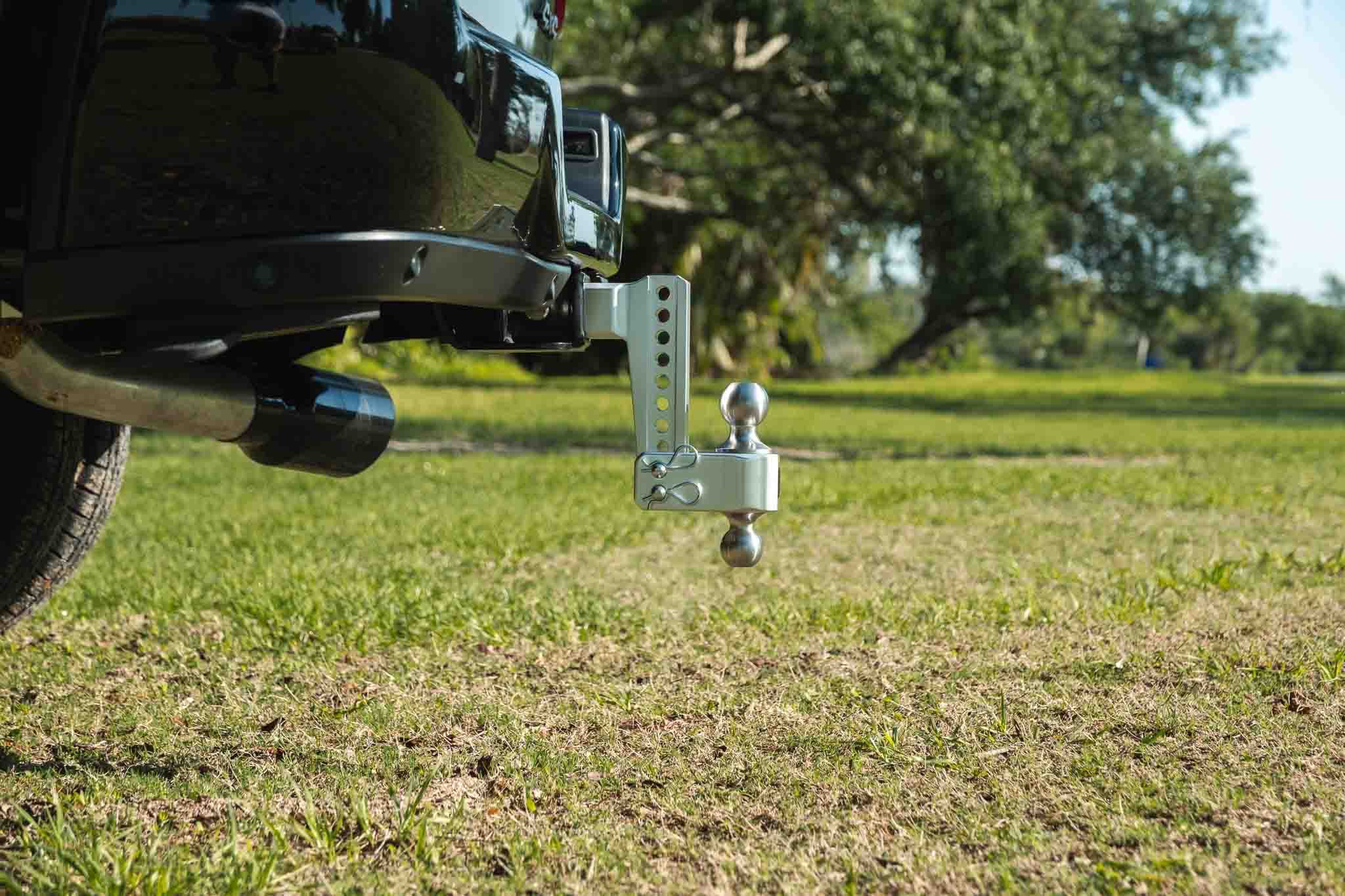 2.5&quot; Aluminum Medium Duty 6&quot; Drop/Rise Hitch In Use 