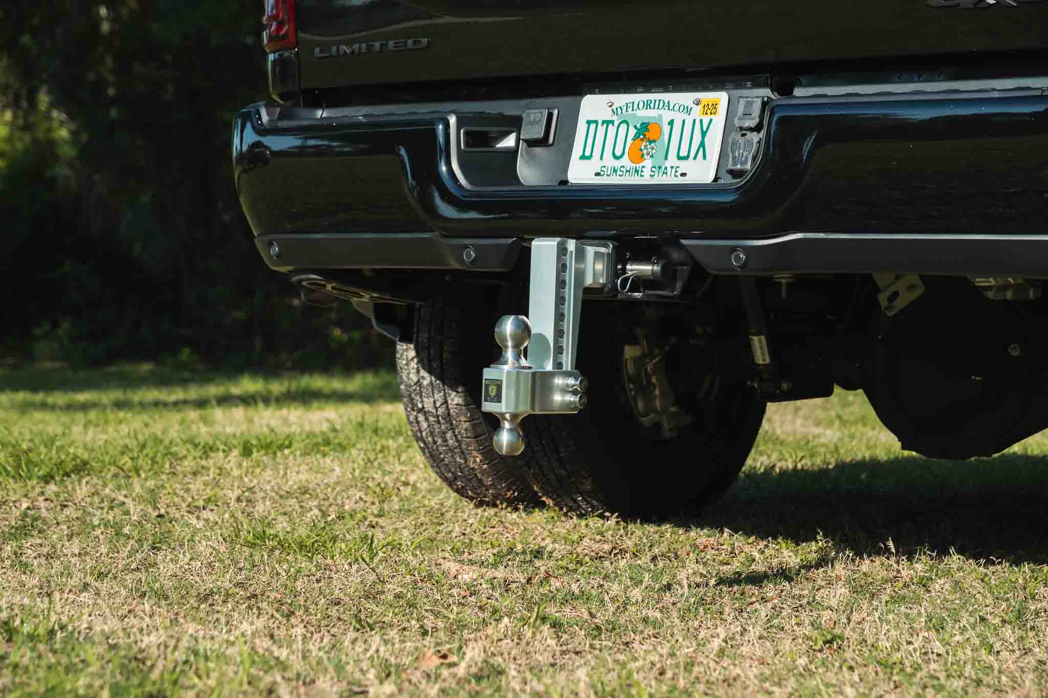 2.5&quot; Aluminum Medium Duty 6&quot; Drop/Rise Hitch In Use 