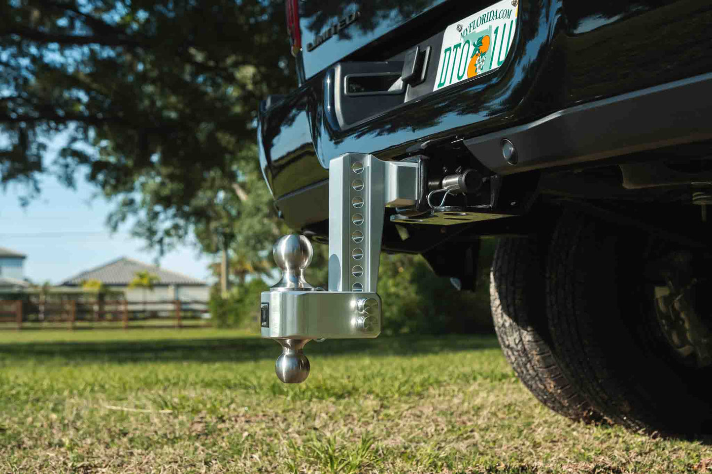 2.5&quot; Aluminum Medium Duty 6&quot; Drop/Rise Hitch - In Use