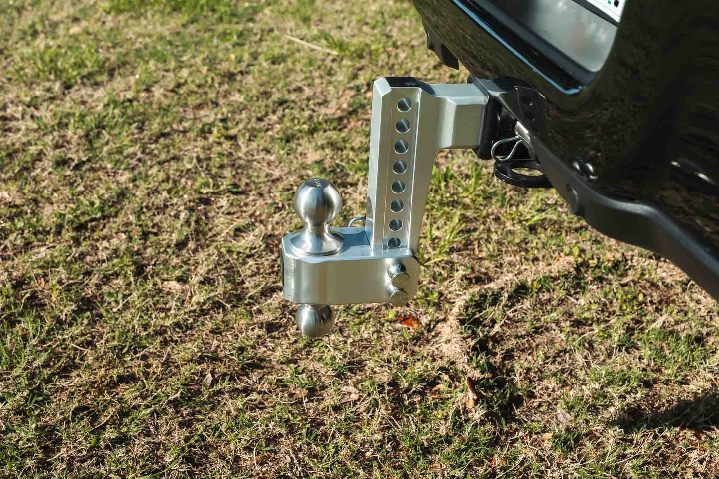 2.5&quot; Aluminum Medium Duty 6&quot; Drop/Rise Hitch - In Use
